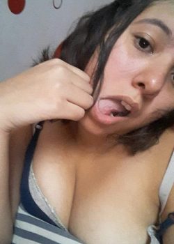 Chinchona Tatiana mostrando su cuerpo 12