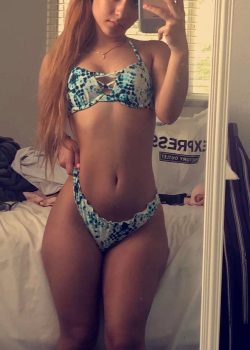 Divina perrita mostrando su cuerpo 13