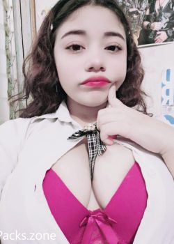 Jenifer y sus enormes tetas. 2