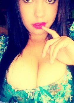 Juliana y sus ricas pechugas. 9