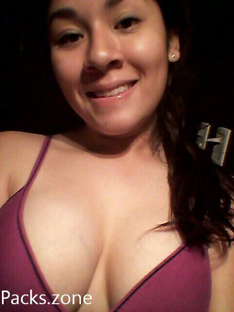 Nicole y sus deliciosas tetas 10