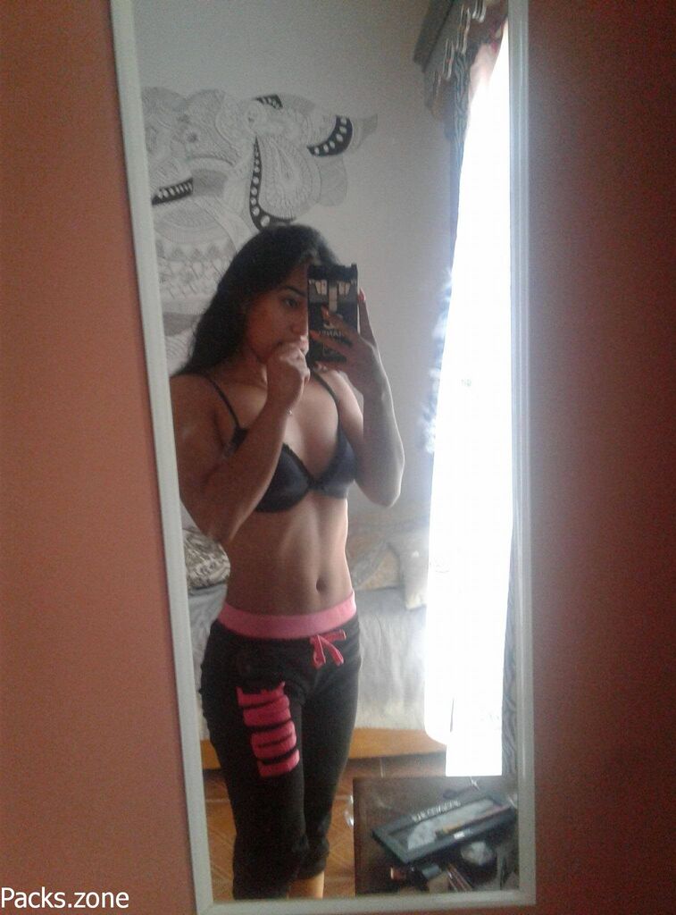 Valentina mostrando su rico cuerpo 10
