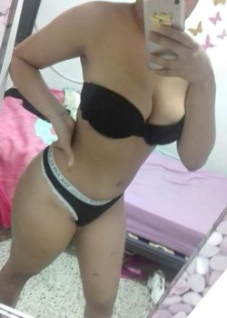 Berenice mostrando ropa interior 1