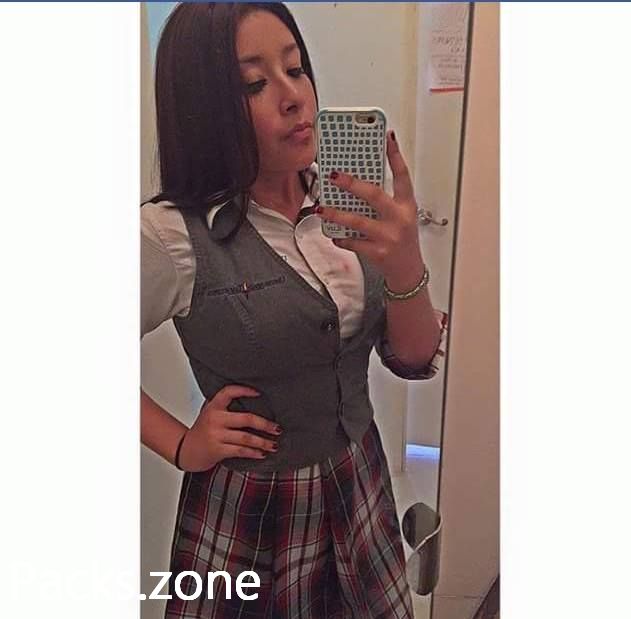 Deliciosa puta en uniforme 10