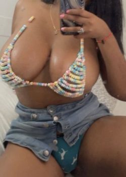 Enormes y suculentas tetas de Helen. 13