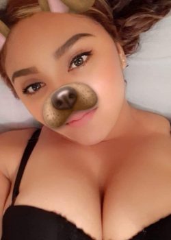 Gordita linda presumiendo su cuerpo. 13