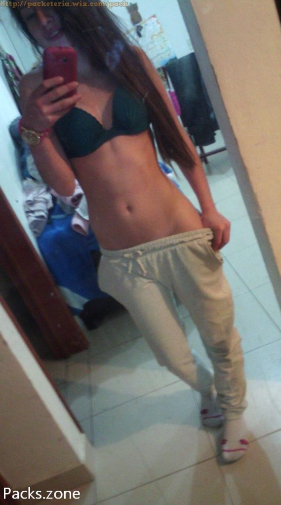 Hermosa flaquita presumiendo su cuerpo. 10