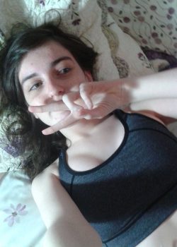 Hermosa jovencita mostrando cuerpo 14