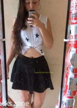 Luna mostrando su rico cuerpo 12