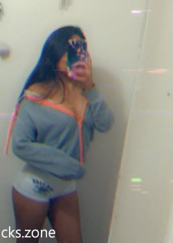 Morena rica Luisa mostrando su cuerpo. 1