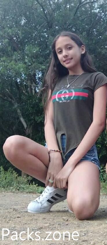 Morrita putita mostrando su cuerpo 10