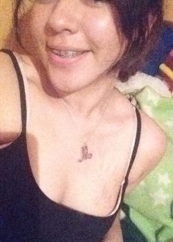 Morrita rica enseñando su cuerpo. 6