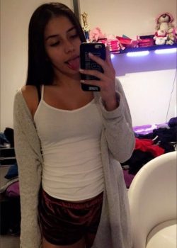 Morrita rica presumiendo su cuerpo 11