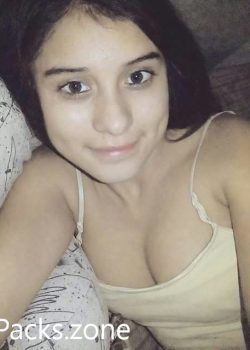 Nicole y sus jugosas tetas. 6