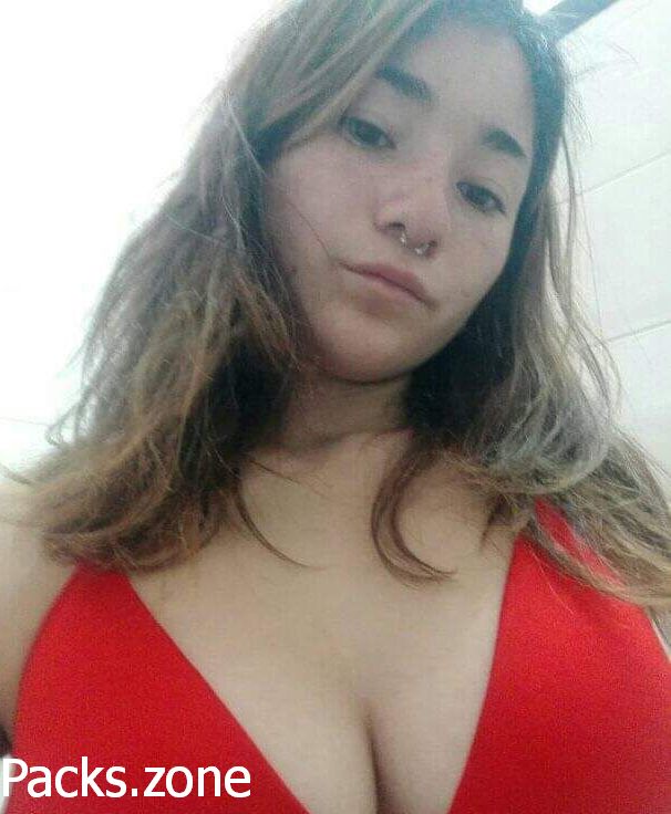 Oriana mostrando sus ricas tetas. 10
