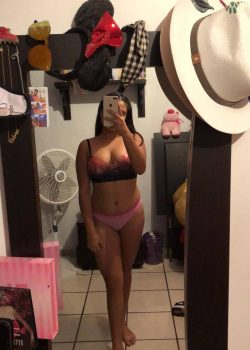 Paula mostrando su cuerpo 10