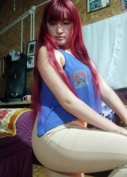 Pelirroja presumiendo cuerpo 3