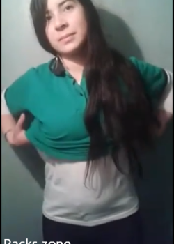 Perrita María quitandose la ropa. 9